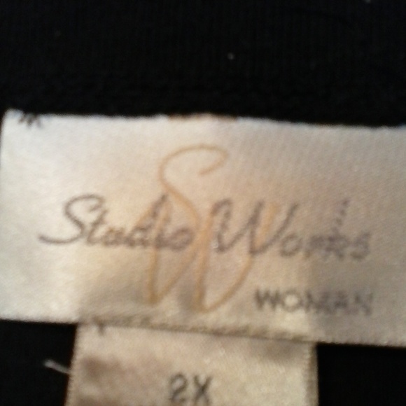 STUDIO WORKS 3/4 SLEEVE WOMAN BLACK with WHITE BEADS TOP - Picture 2 of 4
